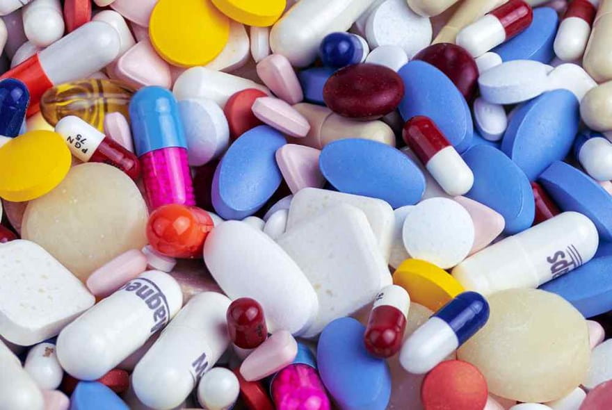 Medicinalindustri og pharma-industri illustreret med piller