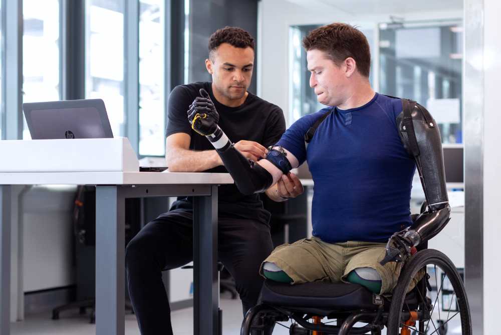 Hjælperobot som benyttes af handicappet